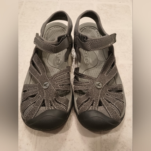 *LIKE NEW* Keen sandals - Picture 1 of 3